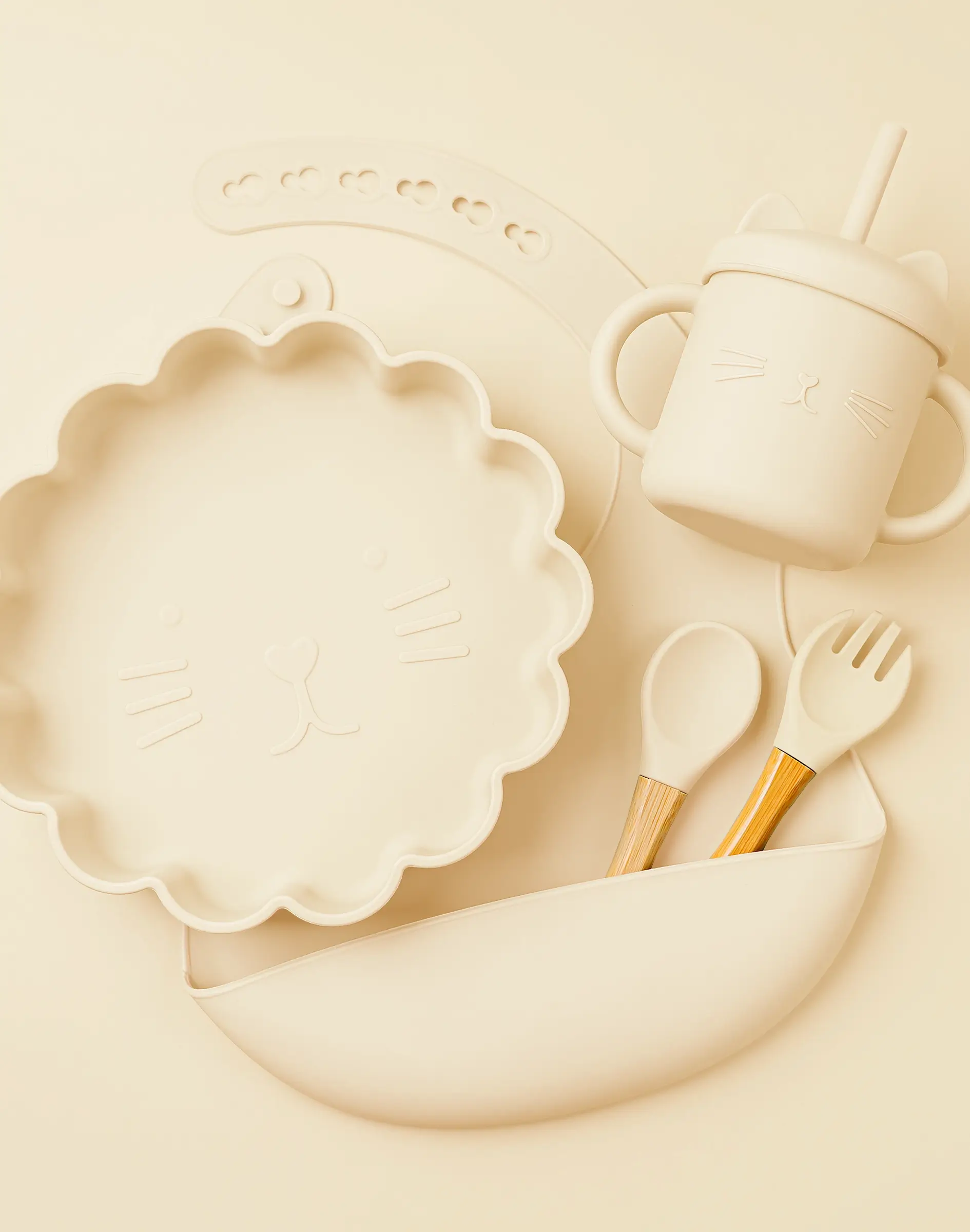 Silikon-Babylätzchen mit Teller und Trinkbecher